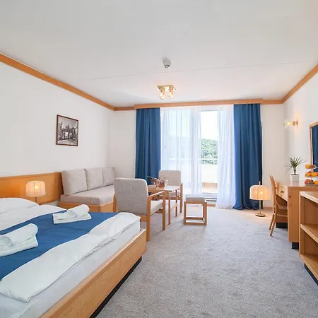 Duga Uvala فندق 3*