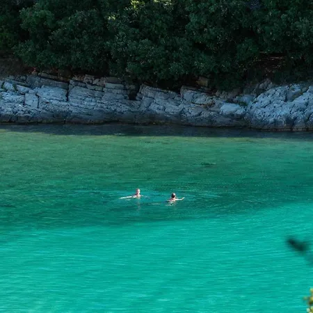 فندق Duga Uvala 3*