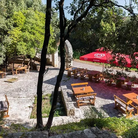 Duga Uvala فندق 3*