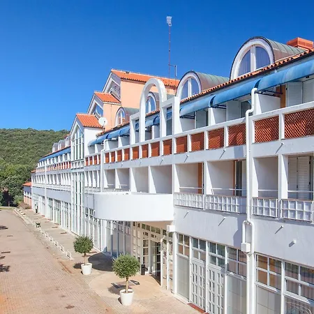 ホテル Duga Uvala 3*