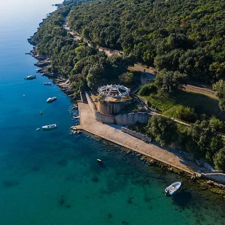 Duga Uvala ホテル 3*